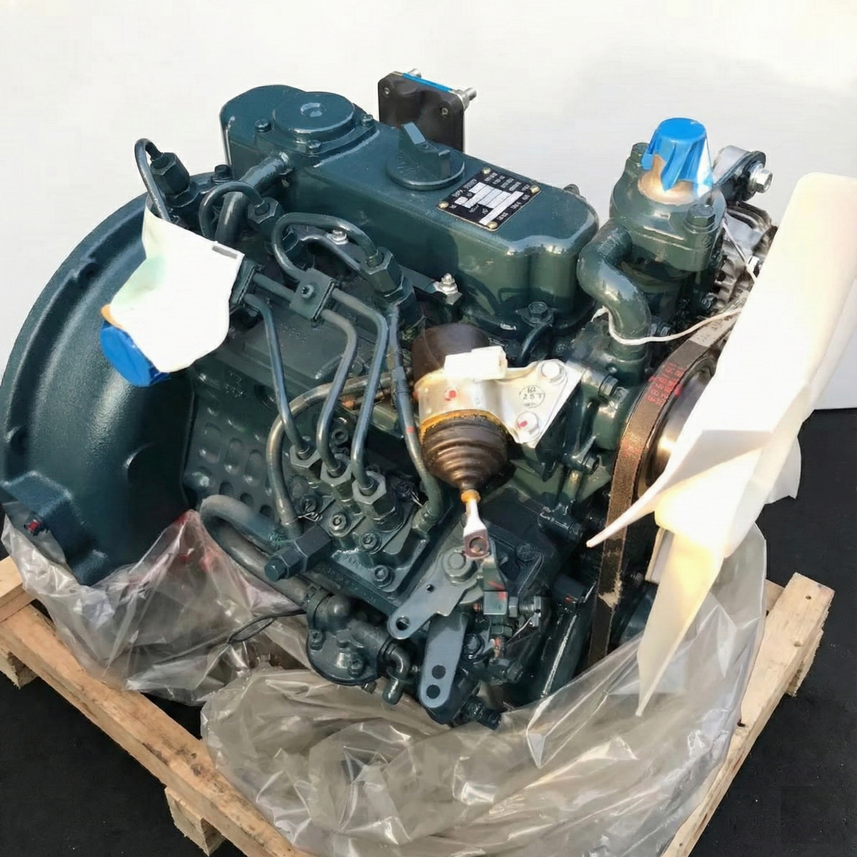 Kubota D902-ET03 Engine Assembly - New Genuine - 3200 RPM